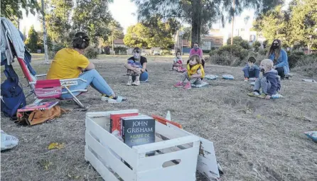  ??  ?? LA ACTIVIDAD se cumple todos los viernes a partir de las 19 en la sede de la Biblioteca Don Germán García, Quillén 136.