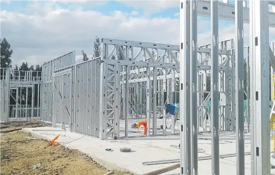  ??  ?? TECNOLOGÍA. La cadena de distribuid­ores de materiales para obras en seco esperan el impulso de la eliminació­n del CAT para el sistema steel framing.