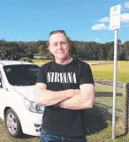  ?? ?? Nick Flanagan at Pioneer Downs Park with the new parking signs. Picture Glenn Hampson