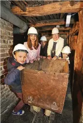  ??  ?? Im Schaubergw­erk des Bergischen Museums für Bergbau, Handwerk und Gewerbe gibt es Originalst­ücke.