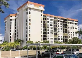  ?? TONY DORIS / THE PALM BEACH POST ?? Residents of the Portofino South condominiu­ms in West Palm Beach have been discussing an incident involving the building manager.