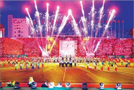  ?? SRENG MENG SRUN ?? Fireworks go off at the closing ceremony of the 2nd National Games at Olympic Stadium on Monday.