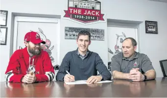  ?? BOB TYMCZYSZYN/POSTMEDIA NETWORK ?? Niagara IceDogs Ryan Mantha is flanked by Joey Burke and coach Dave Bell, right, after signing a contract with the Edmonton Oilers of the National Hockey League Wednesday.