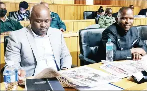  ?? (File pic) ?? Ngwempisi MP Mthandeni Dube (L) and Hosea MP Mduduzi Bacede Mabuza.