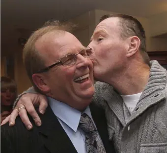  ?? JULIA MALAKIE / LOWELL SUN ?? MENTOR: Lowell Police Sgt. and former trainer of Micky Ward, Mickey O’Keefe, gets a kiss from Micky Ward at the pre-screening party for fans and friends going to early screening of ‘The Fighter’ in 2011.