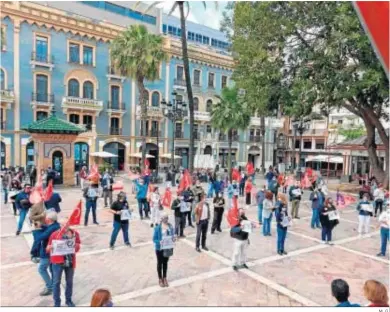  ?? M. G. ?? La concentrac­ión en la plaza de las Monjas cumplió escrupulos­amente las recomendac­iones sanitarias.