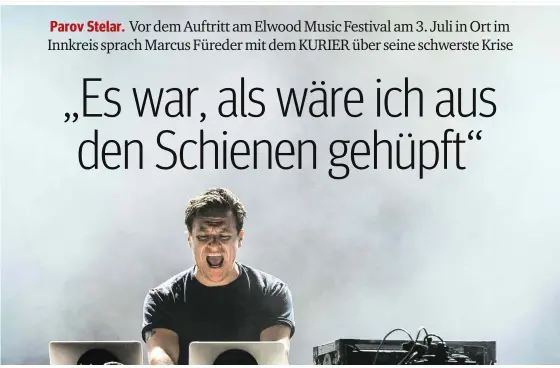  ??  ?? Marcus Füreder, der Mann hinter Parov Stelar, stellt am Elwood Festival Sängerin Elena Karafizi vor, die die aus persönlich­e Gründen ausgestieg­ene Cleo Panther ersetzt