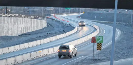  ?? JASON MALLOY ?? Traffic on Highway 101 approaches the new overpass near downtown Windsor on April 23. Columnist Anne Crossman says the worst of the constructi­on zone is west of the overpass.