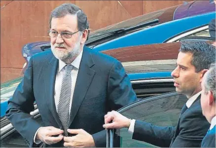  ?? EMILIA GUTIÉRREZ ?? El presidente del Gobierno, Mariano Rajoy, a su llegada al acto que ayer protagoniz­ó en Madrid