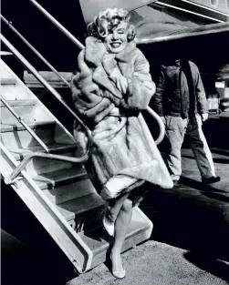  ??  ?? LEFT: Marilyn Monroe at LaGuardia Airport in 1959.