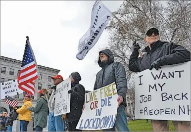  ?? AFP ?? PROTESTAS. A pedido del presidente, manifestan­tes exigieron el fin de las medidas. Aquí, en New Hampshire.