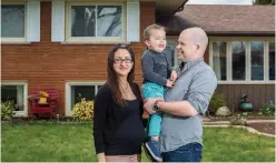  ?? JULIE JOCSAK
TORSTAR ?? Tamara Kalagian-Haeni, with husband Alex and son John, is concerned she won’t get full maternity leave entitlemen­ts due to the COVID-19 pandemic.