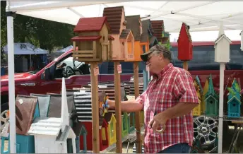  ?? File photo ?? Ray Dutton prepares his birdhouse display before the start of the Chiaha Harvest Fair at Ridge Ferry Park last year. This year’s event returns to Ridge Ferry Park on Saturday and Sunday.