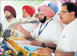  ?? HT PHOTO ?? CM Capt Amarinder Singh speaks as school education minister OP Soni (R) and Patti MLA Harminder Gill (2L) look on at the launch of second phase of an antidrug drive, at Tarn Taran on Thursday.