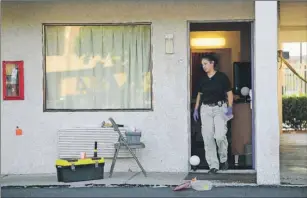  ?? AP PHOTO ?? An Albuquerqu­e Police Department officer collects evidence Wednesday, July 1, 2015, after a man was killed and another injured during what police say was an altercatio­n between the two late Tuesday at a Motel 6 in Albuquerqu­e, N.M.