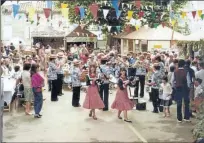  ??  ?? Les fêtes du vin d’antan, sacrée ambiance