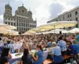  ?? Archivfoto: S. Wyszengrad ?? Statt einer Friedensta­fel auf dem Rathauspla­tz gibt es heuer private Picknicks in der Stadt.