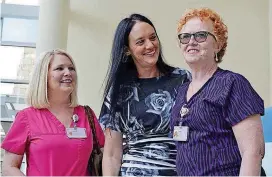  ?? [PHOTO BY JOY HAMPTON, THE NORMAN TRANSCRIPT] ?? Cardiac arrest survivor Lisa Marti, center, thanks co-workers Kayla Masters, left, and Sherry Potter during a celebratio­n at Norman Regional HealthPlex.