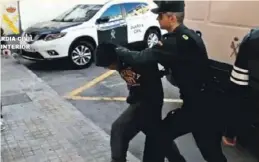  ?? Foto: Guardia Civil ?? Die Beamten verhaftete­n die Täter am 1. Januar.