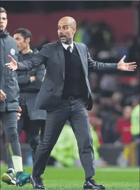  ?? FOTO: GYI ?? Guardiola gesticula al final del partido antes de abandonar el césped de Old Trafford