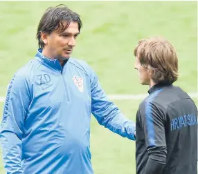  ??  ?? ENTRENADOR. Zlatko Dalic junto con su estrella Luka Modric.