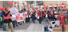  ?? RP-FOTO: ANNA STEINHAUS ?? Lehrer ohne Beamtensta­tus demonstrie­rten am Donnerstag auf dem Schadowpla­tz.