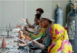  ?? AFP ?? Artisans attend a government-run workshop to learn new techniques in glass art in Firozabad. —
