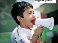  ??  ?? O adepto do Peru é pequenino mas tem os seus trunfos para se fazer ouvir num relvado cheio de gente grande