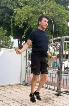  ??  ?? No pain, no gain!:
Despite undergoing physical pain and self-doubt halfway through his 10,000 repetition­s of the ‘double under’ skipping challenge, Gan persevered to learn some important life lessons.