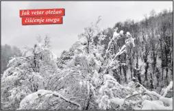  ??  ?? Jak vetar otežao
čišćenje snega