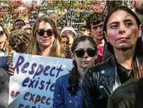  ?? Google-mitarbeite­r protestier­ten weltweit für eine bessere Unternehme­nskultur. Hier ein Bild aus New York. Foto: Reuters ??