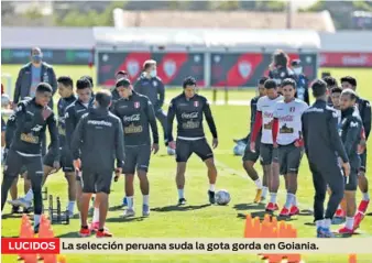  ??  ?? LUCIDOS
La selección peruana suda la gota gorda en Goiania.