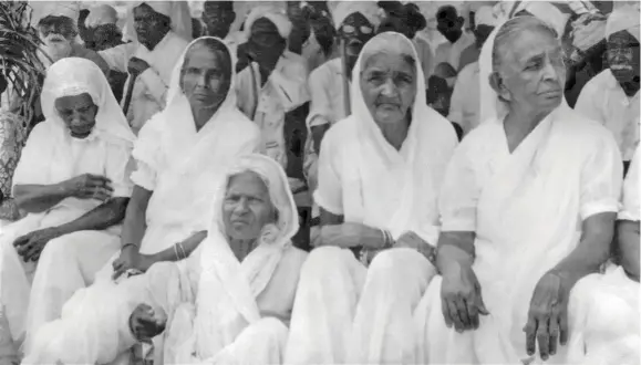  ?? Photo: National Archives of Fiji ?? Girmitiyas who arrived in Fiji as part of the indenture system.