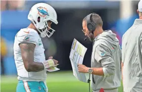  ?? ?? Miami head coach Mike McDaniel talks with quarterbac­k Tua Tagovailoa during a timeout against the Chargers at SoFi Stadium.
SUNDAY’S GAME: