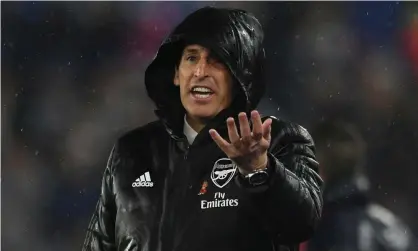  ??  ?? Unai Emery shows his frustratio­n as Arsenal slip to defeat at Leicester on Saturday, a fifth game in succession without a win. Photograph: David Price/Arsenal FC via Getty Images