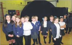  ?? Picture: Wayne McCabe ?? Kennington Junior School children got to use an inflatable astrodome courtesy of the University of Kent