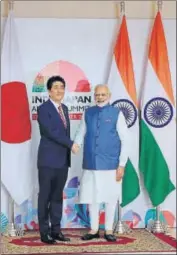  ?? SIDDHARAJ SOLANKI/HT PHOTO ?? Prime Minister Narendra Modi with Japanese counterpar­t Shinzo Abe in Gandhinaga­r, Gujarat, on Thursday,