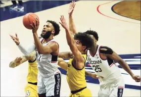  ?? David Butler II / USA Today Sports ?? UConn guard R.J. Cole (1) shoots against Marquette on Saturday.