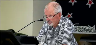  ?? ROBYN EDIE/STUFF ?? Richard Thomson says deputy mayor Nobby Clark [pictured] accepted his challenge following his initial review of the Invercargi­ll City Council.