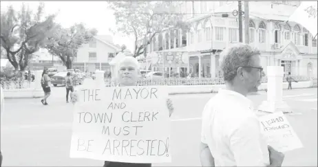  ??  ?? Protestors lobbied for the arrest of the Mayor and Town Clerk.