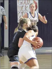  ?? PHOTOS BY BRIAN SUMPTER ?? Middletown’s Jaidyn Brown leans into a Fort Bragg defender on her way to the basket as teammate Paige Astley looks on.