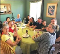  ?? SUBMITTED PHOTO ?? A group of Newfoundla­nders were taken in by Rhonda Mitchell (top left) and her family family in Henderson, Nev., in the wake of the Las Vegas shooting.