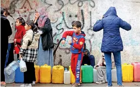  ?? ?? Women and children queue for water in Rafah (AFP)