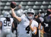  ?? Mark J. Terrill ?? Raiders quarterbac­k Derek Carr on Twitter: “It’s not a ‘popular’ thing to be a Raider right now, but I am and I love it.”The Associated Press