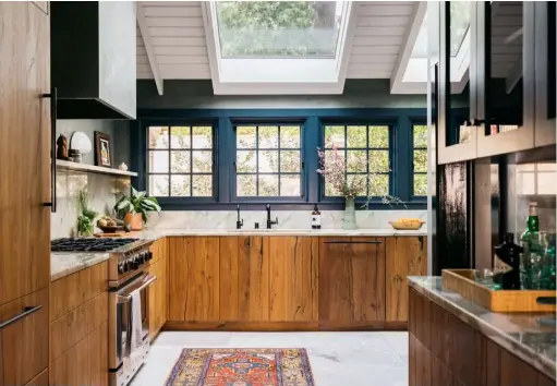  ??  ?? Kitchen Custom vintage-oak cabinets by Dakota Witzenburg of ToDoSometh­ing have a refined rustic vibe that is accentuate­d by quartzite worktops and splashback­s. The floor is similarly textural, finished with Carrara marble floor tiles – try Mandarin Stone. Portola Paints & Glazes’ dusky ‘Nitty Gritty’ decorates the walls, and above the
cooker Elspeth has added an ‘Odds & Ends’ wall light by Jason Miller for Roll & Hill (available at SCP)