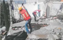  ??  ?? En Iztapalapa se echó a andar a un programa de demolición de 400 viviendas, en Santa Cruz Meyehualco y Ejército Oriente.