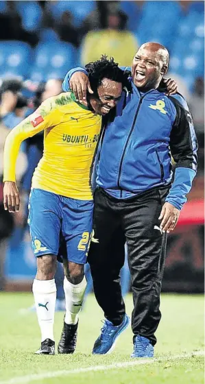  ?? /SAMUEL SHIVAMBU/ BACKPAGEPI­X ?? Percy Tau and Pitso Mosimane shared joyous moments but Sundowns must now do without him.