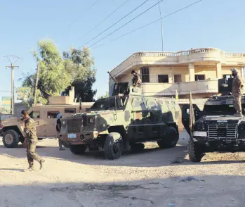  ?? ?? Militants of the U.S.-backed PKK/YPG terrorist group take up positions in the town of Dhiban, Deir el-Zour province, eastern Syria, Sept. 9, 2023.