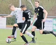  ?? FOTO: MICHAEL GOHL ?? Johannes Brors (Mitte) spielte zuletzt für den TV Kalkum-Wittlaer in der Gruppe 1 der Landesliga. Nun wechselt er zum DSV 1900.