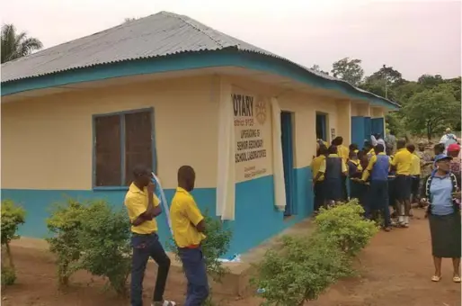  ??  ?? A block of classrooms built and equipped for Isolo-Opin Secondary School by the Rotary Club